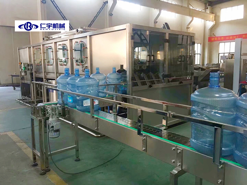 全自动桶装水灌装机紧急提醒:加油站加油时这些一定要注意